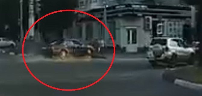 Полицейский сбил трёх человек на тротуаре в смертельном ДТП в Воронеже