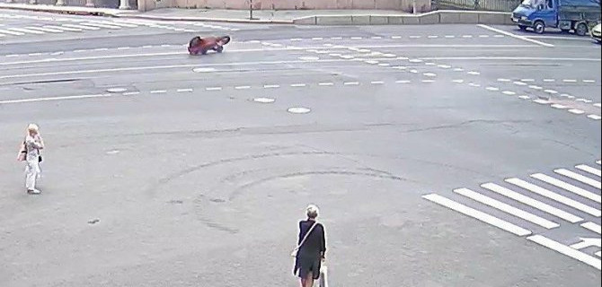 ​​​​​​​В Петербурге в ДТП на Фонтанке погиб мотоциклист