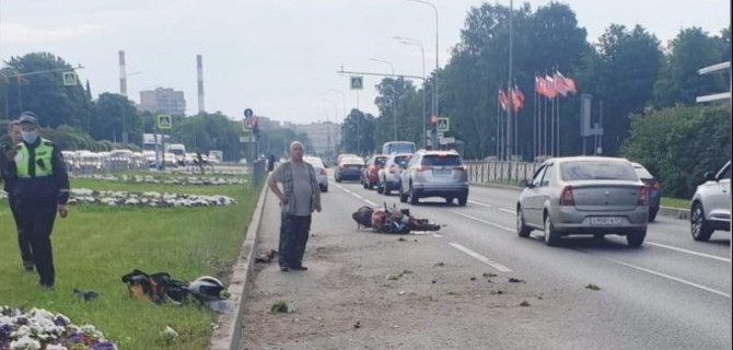 Мотоциклист пострадал в ДТП в Петербурге