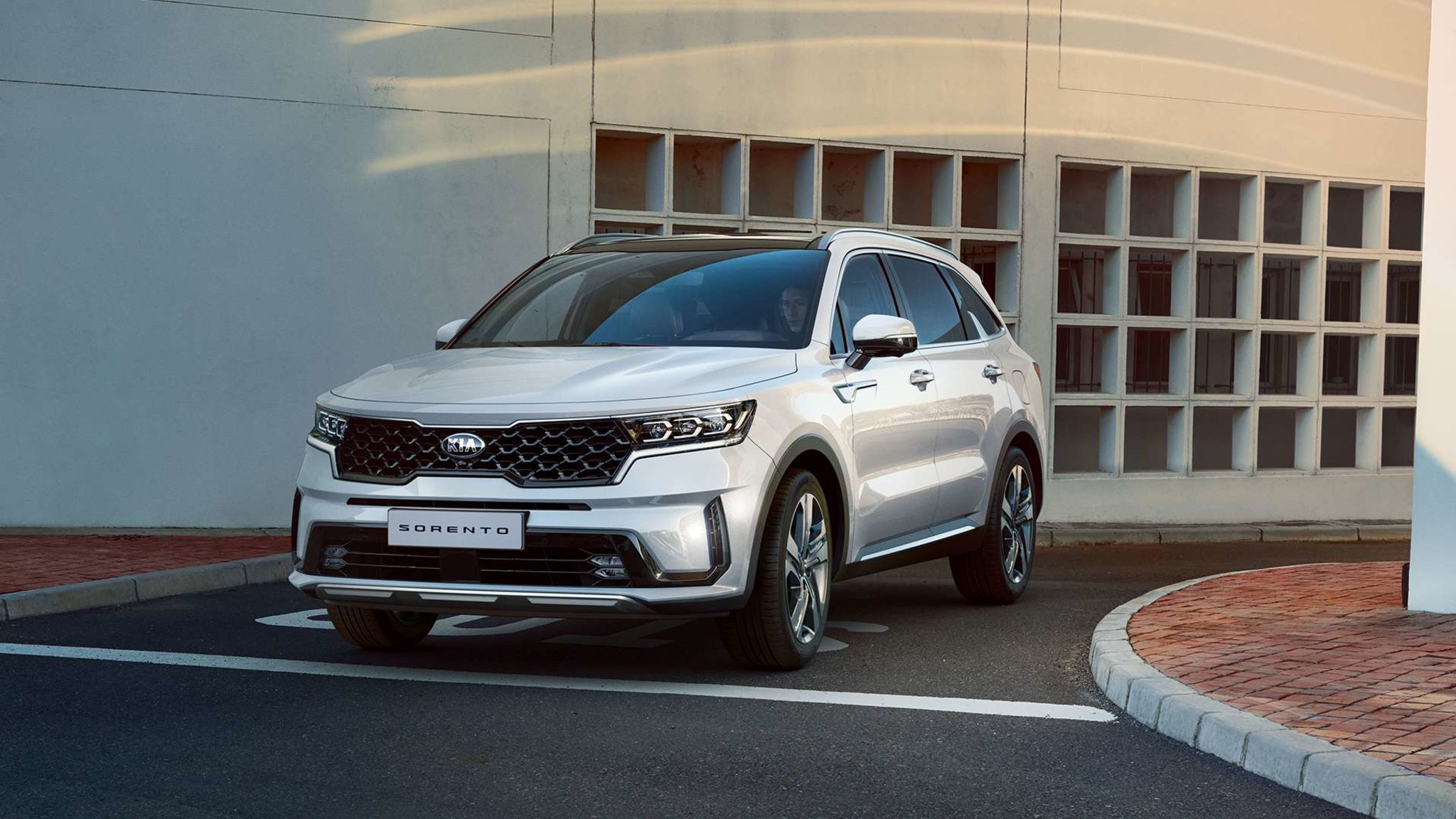 Новый KIA Sorento в России будет продаваться только с дизельным двигателем Новый KIA Sorento вид спереди