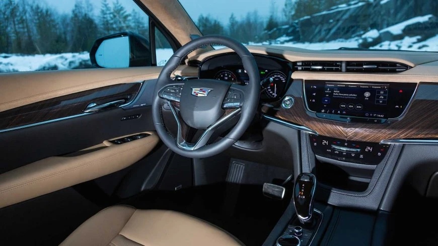 Cadilalc XT6 получил упрощённую модификацию кадиллак 2