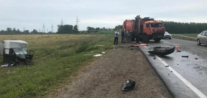 В Башкирии в ДТП с грузовиками погиб человек