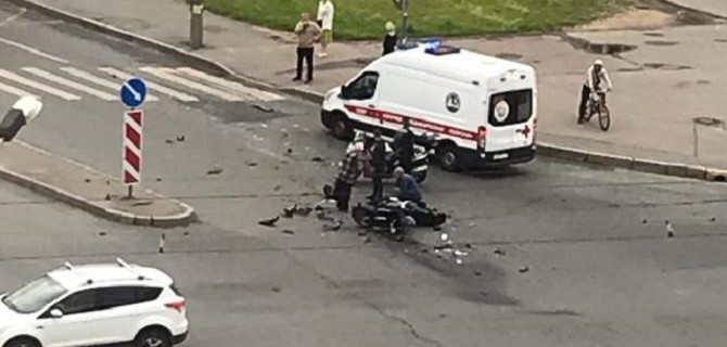 Мотоциклист погиб в ДТП в Петербурге