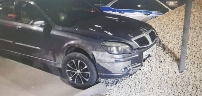 В Саратове пьяный водитель сбил пешехода и врезался в кучу щебня