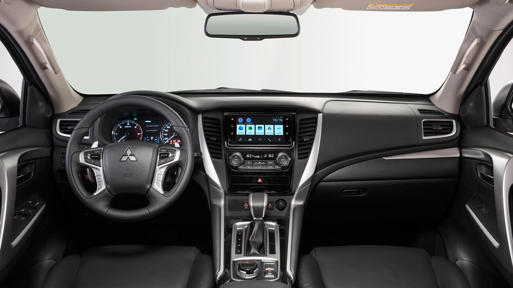 Как выглядит российский топ-3 полноприводных рамных внедорожников Mitsubishi Pajero Sport салон