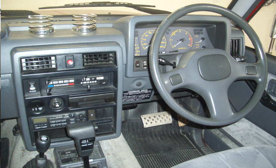 Легендарные внедорожники 90-х годов: крутые для "крутых" 9 Салон Nissan Safari