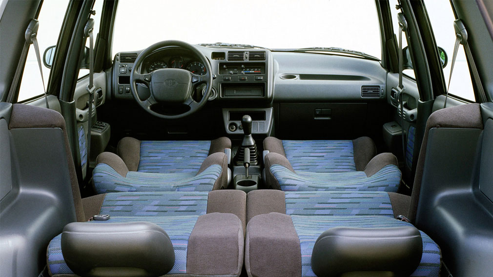 Toyota-RAV4-I-(XA10)-салон
