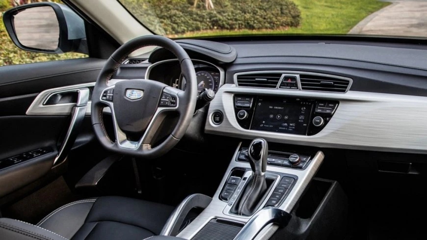 В России появился битопливный Geely Atlas атлас 2