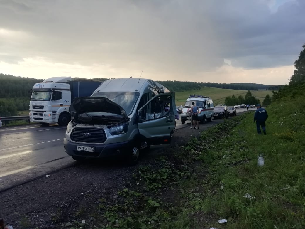 ДТП с фурой и маршруткой в Башкирии — погибли две пассажирки автобуса ДТП возле Юнусово