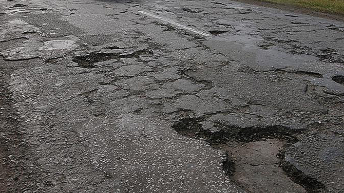 Выяснилось, почему в российских регионах плохие дороги дороги