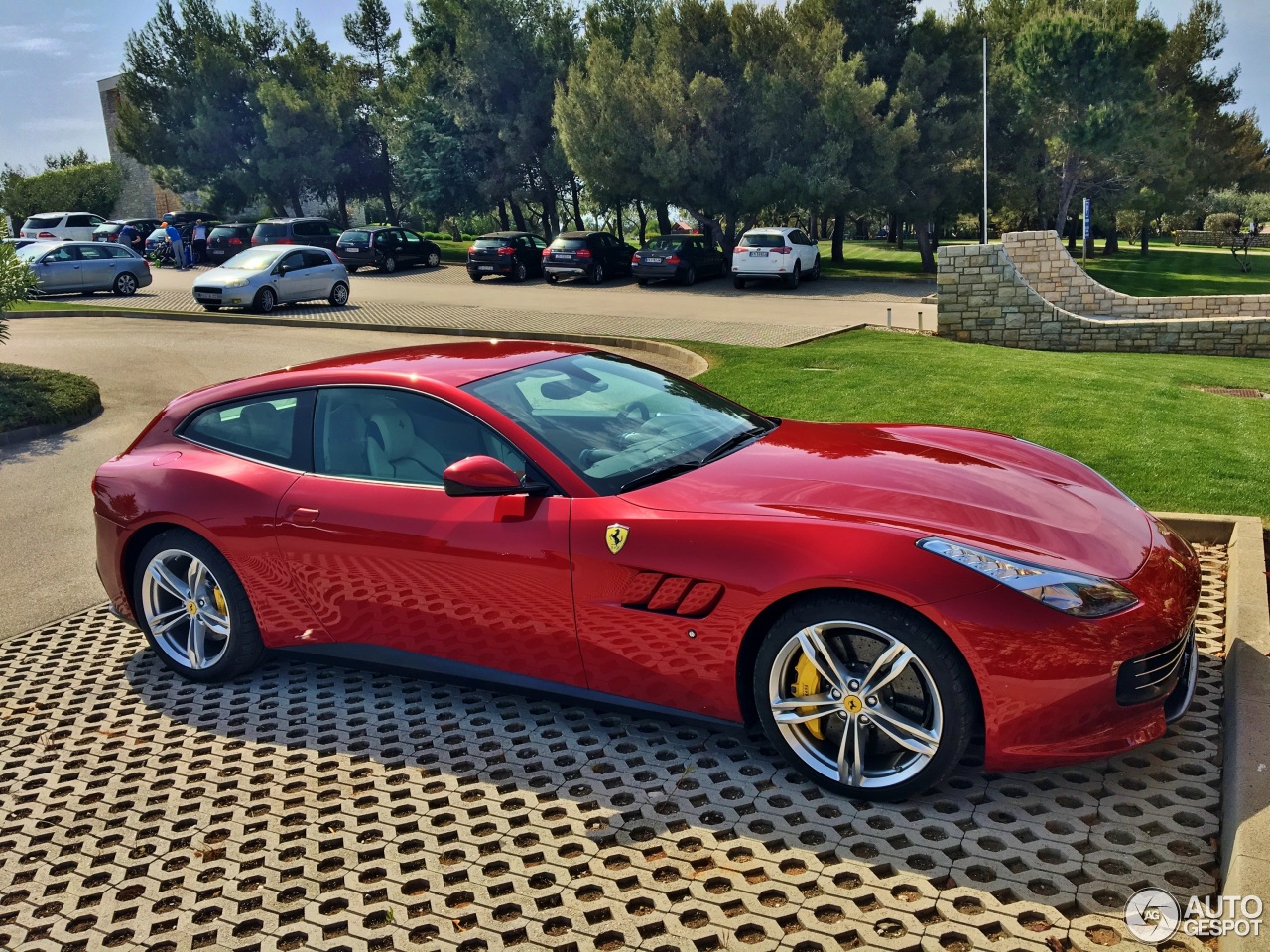 На испытания выехал прототип кроссовера Ferrari Purosangue феррари 3