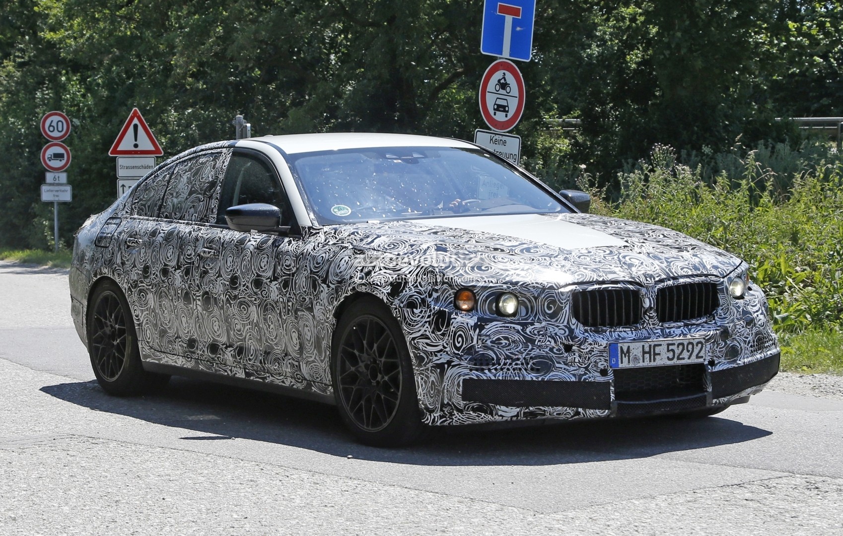 BMW M5 получит гибридную и электрическую модификации е бмв 5 2