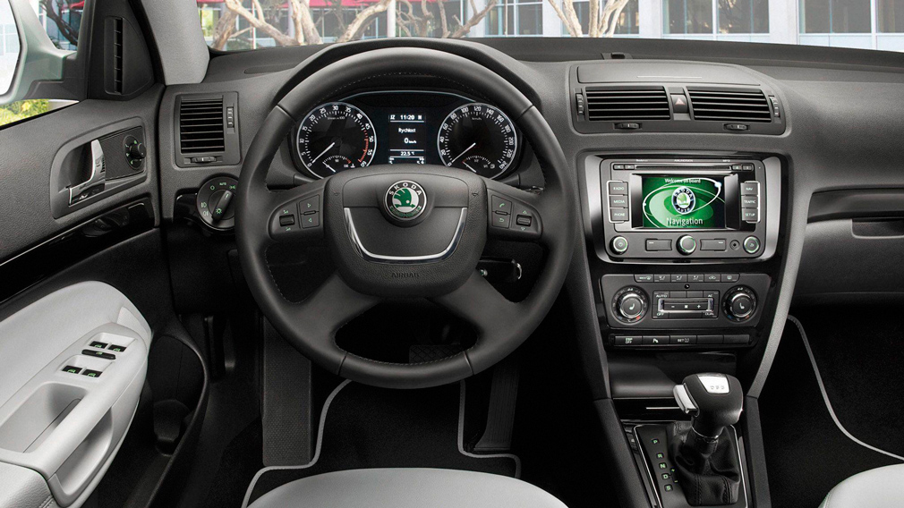 Топ-3 самых надёжных автомобилей, которые можно купить на вторичном рынке 3 Skoda Octavia салон