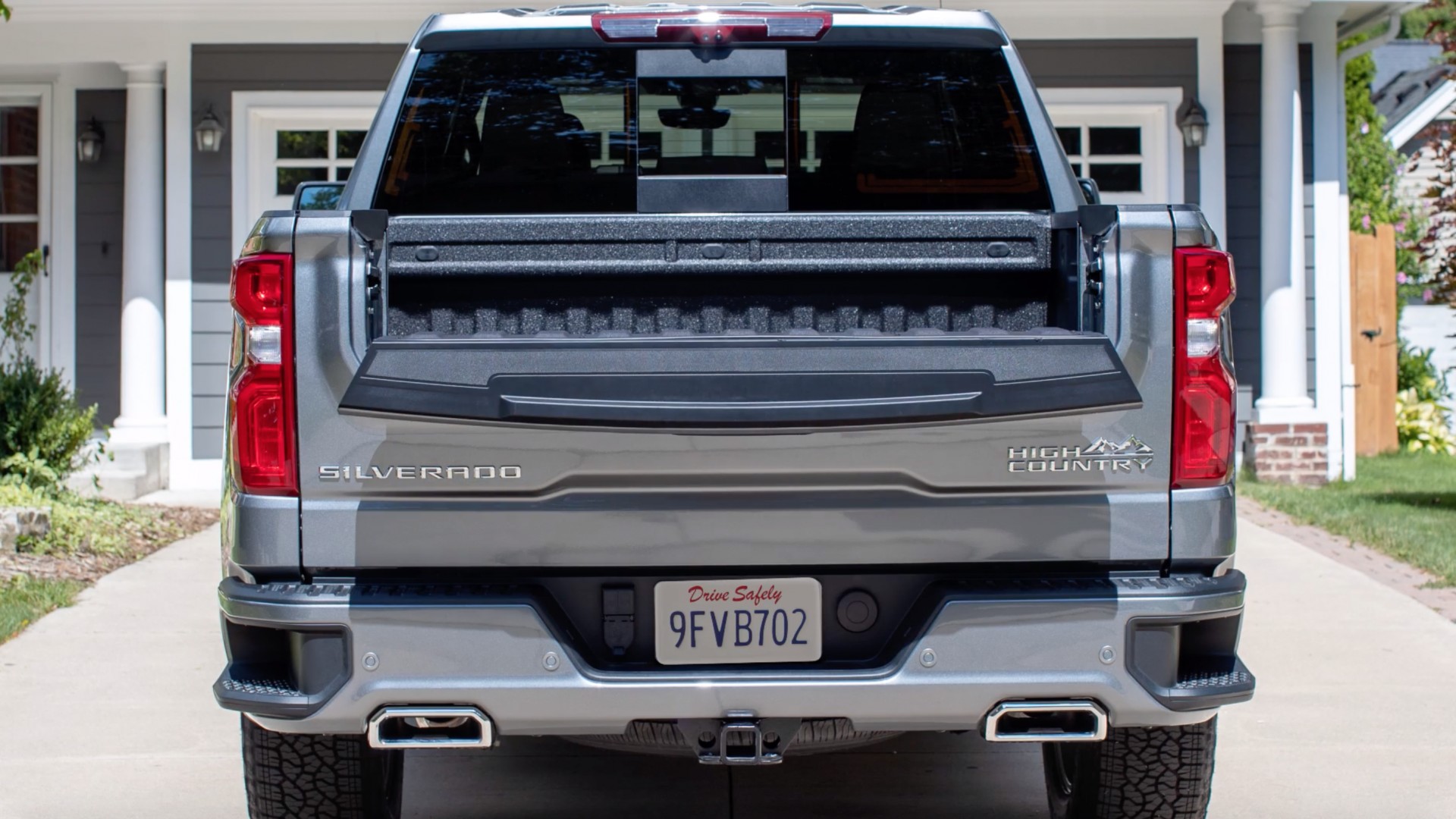Пикап Chevrolet Silverado оснастят многофункциональным задним бортом ш борт 2