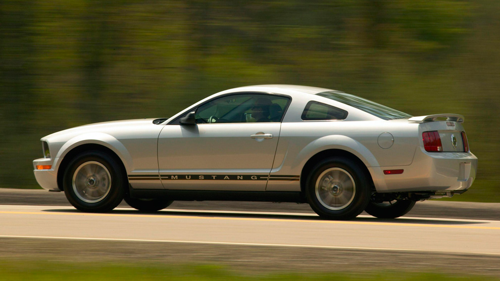 Ford Mustang V на ходу
