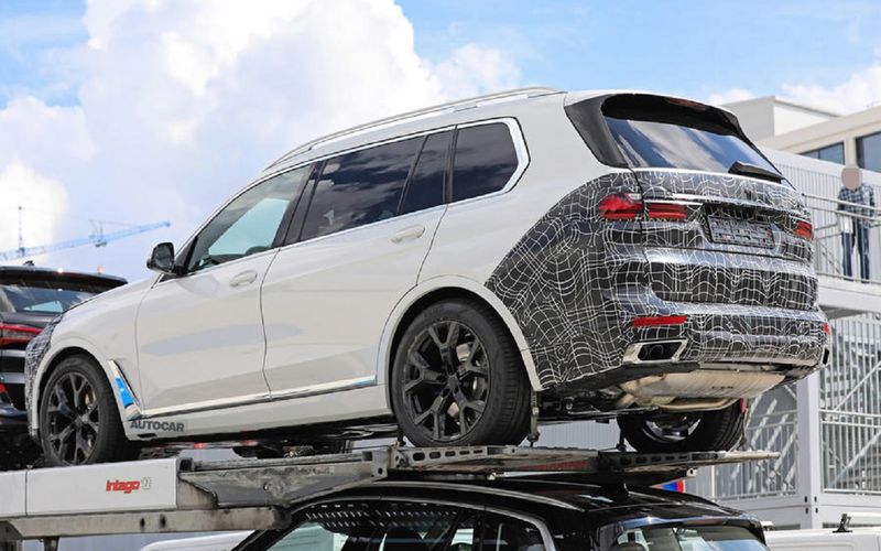 Фото обновленного BMW X7