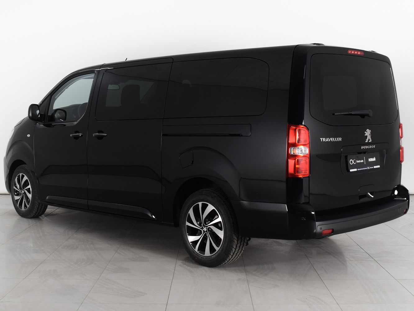 В России появились новые модификации двух французских LCV Peugeot Traveller 2