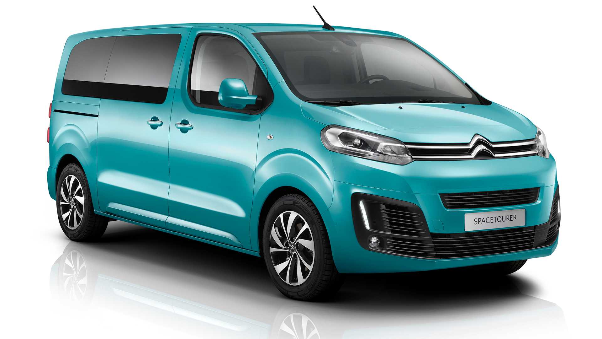 В России появились новые модификации двух французских LCV Citroen SpaceTourer 1