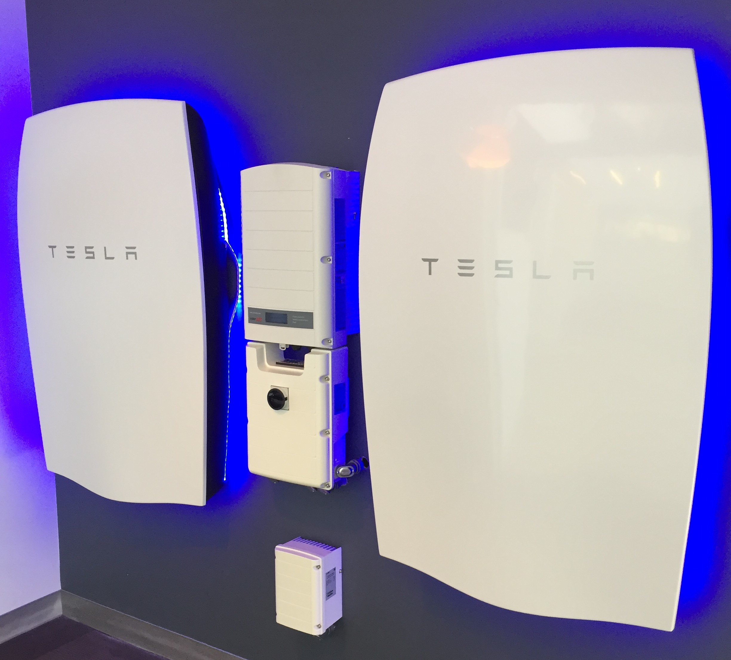 У фирмы Tesla очередные неприятности tesla сбой 3
