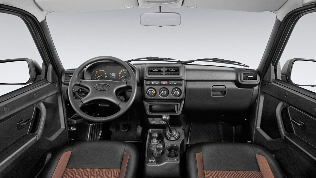 Топ-3 новых автомобилей для пожилых людей 1 Lada 4x4 салон