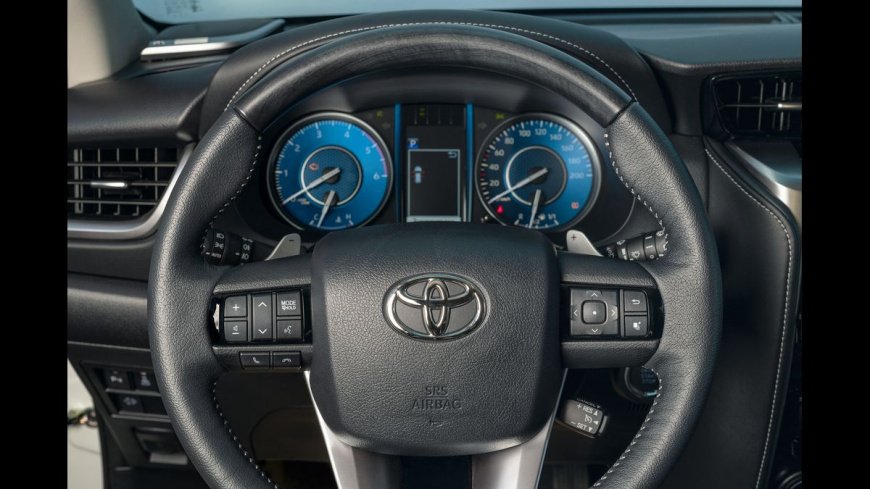 Начались российские продажи обновлённого внедорожника Toyota Fortuner фортунер 2
