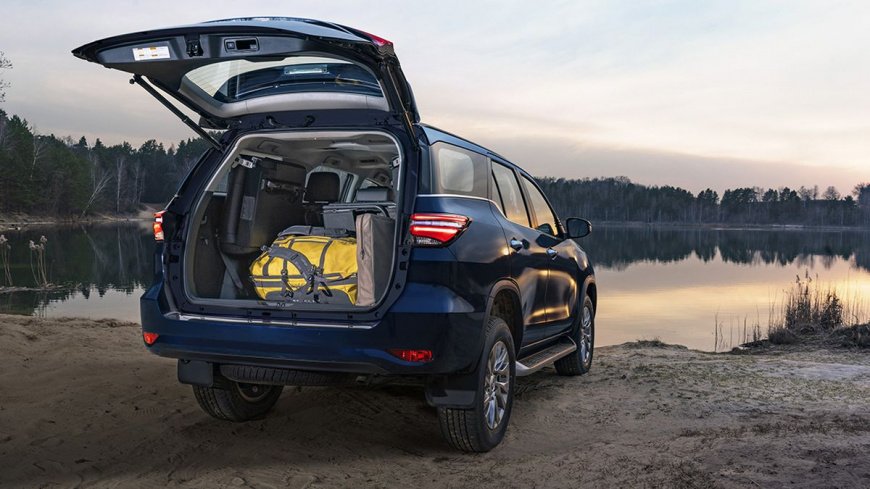 Начались российские продажи обновлённого внедорожника Toyota Fortuner фортунер 3