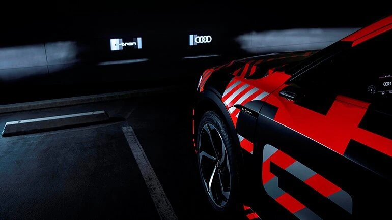 Audi e-Тron получит «умные» фары ауди етрон 2