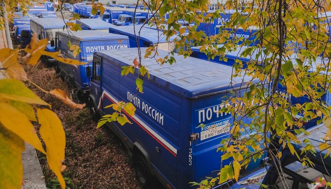 В Москве обнаружили настоящее «кладбище» автомобилей «Почты России» почта 1