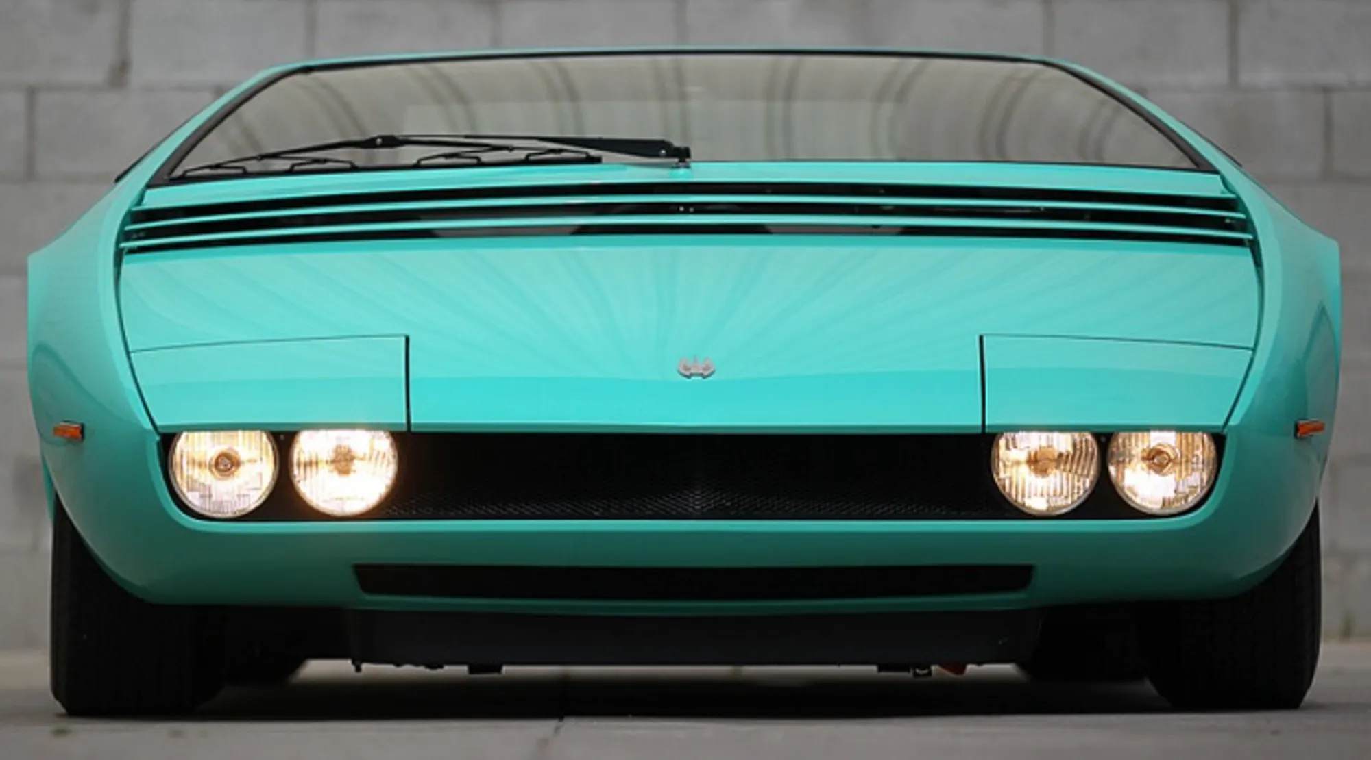Bizzarrini Manta фас