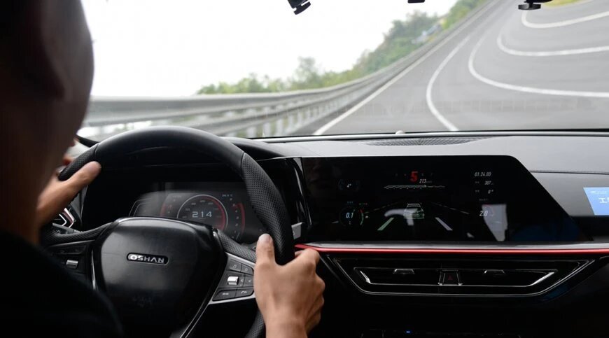 В продажу поступил новый кроссовер от Changan чанган 3