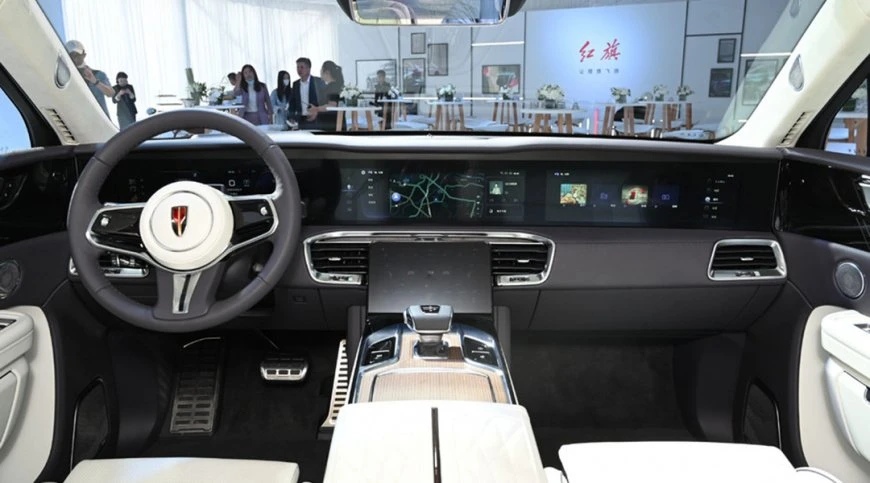 В Китае начались продажи люксового электрокроссовера от Hongqi хунцы 2