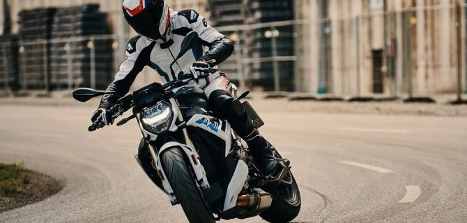 Представлен обновлённый BMW S 1000 R