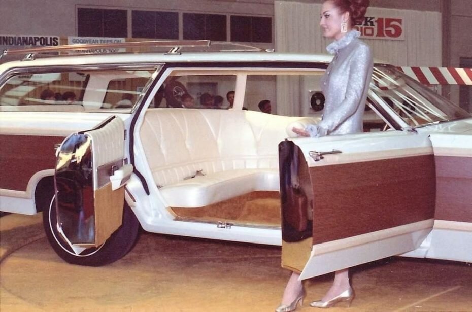 1 Ford Aurora II - двери открывались в разные стороны