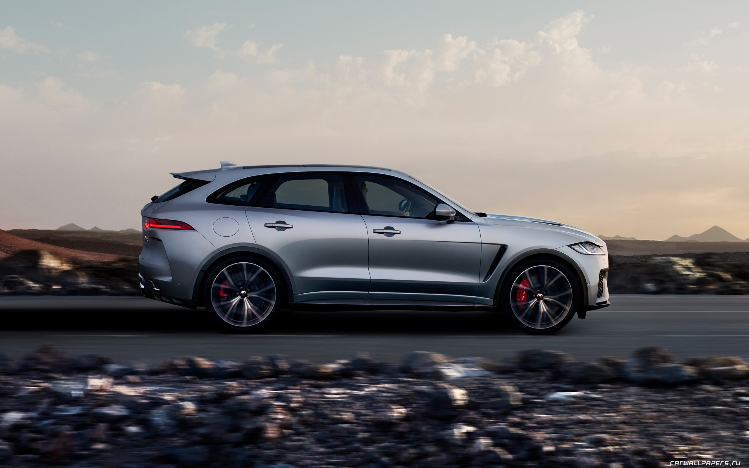 Jaguar готовит конкурента для Tesla Model X ягуар 2