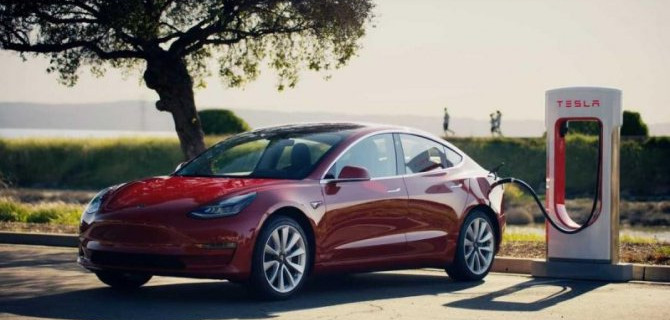 Автопилот Tesla Model 3 почти способен заменить водителя