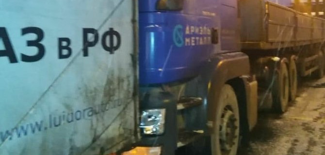 Водителя после ДТП в Тосненском районе доставали из машины спасатели