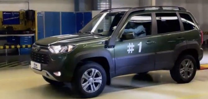 Названы официальные цены на Lada Niva Travel