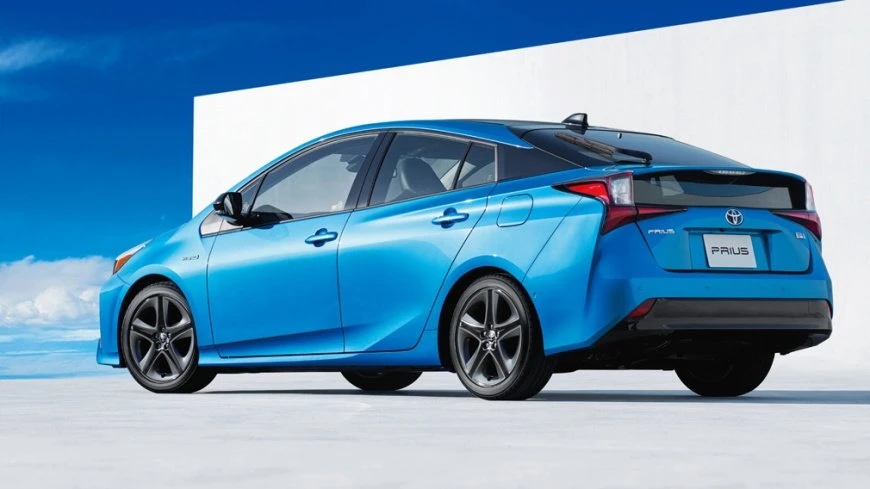 Toyota Prius готовится к смене поколений приус 2