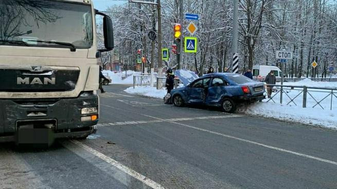 Два человека пострадали в ДТП в Приозерске Два человека пострадали в ДТП в Приозерске (1)