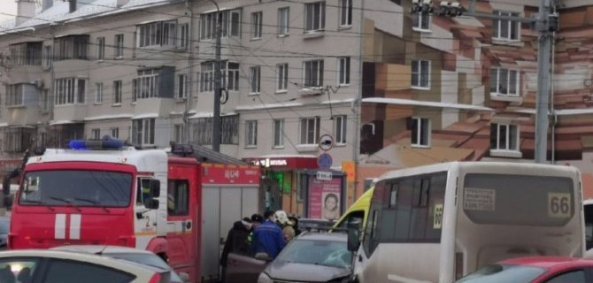Челябинская маршрутка, полная пассажиров, угодила в ДТП