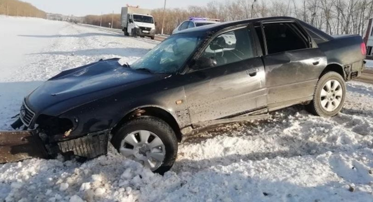 В Рязанской области столкнулись две иномарки, пострадало 4 человека В Рязанской области столкнулись две иномарки, пострадало 4 человека_2