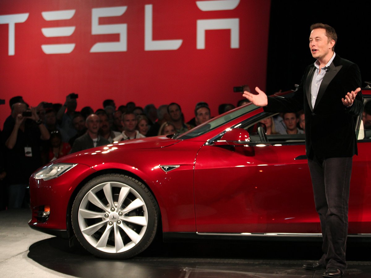 Глава BMW предсказал снижение продаж электромобилей Tesla бмв тесла 2